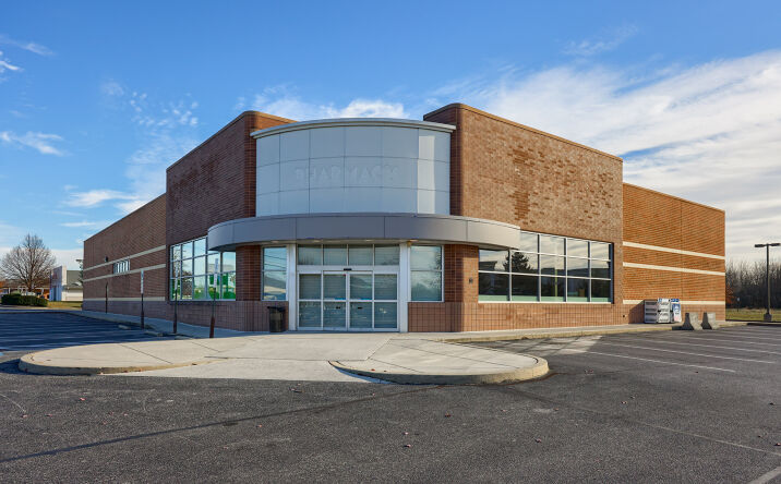 Pictures of Retail property located at 301 W Eisenhower Dr, Hanover, PA 17331 for comps - image #1