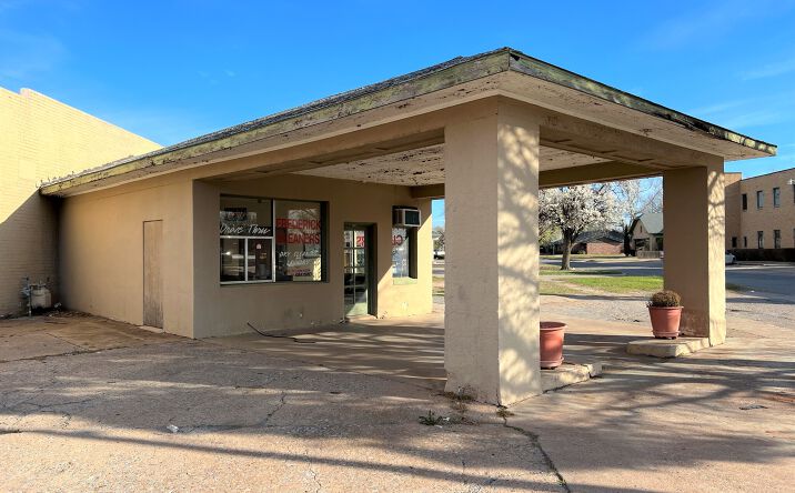 Pictures of Retail property located at 123 E Grand Ave, Frederick, OK 73542 for sales - image #1