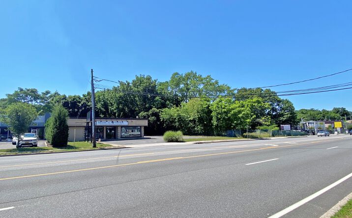 Pictures of Land property located at 460 E Jericho Tpke, Huntington Station, NY 11746, Huntington Station, NY 11746 for sales - image #1