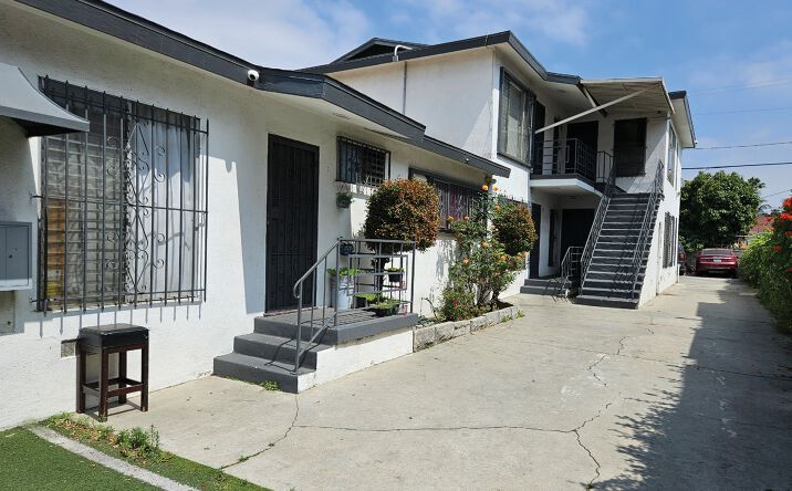 Pictures of Multifamily property located at 643 E 47th St, Los Angeles, CA 90011 for sales - image #1