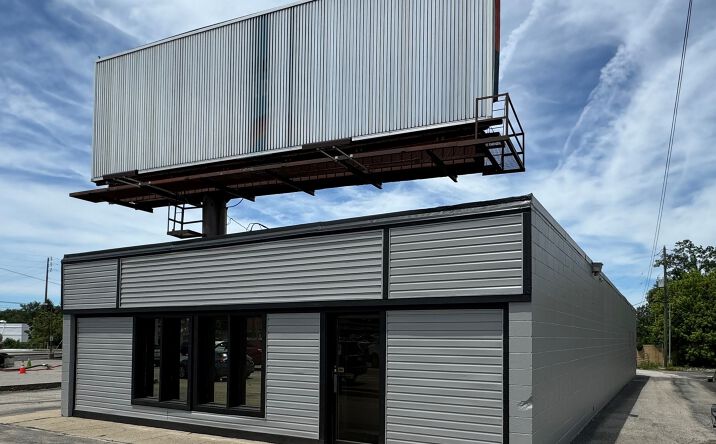 Pictures of Retail property located at 8208 Allisonville Rd, Indianapolis, IN 46250 for sales - image #1