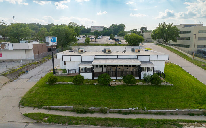 Pictures of Retail property located at 1300 S 72nd St, Omaha, NE 68124 for sales - image #1