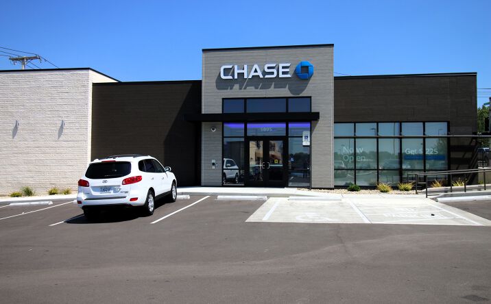 Pictures of Retail property located at 5805 Chippewa St, St. Louis, MO 63109 for sales - image #1