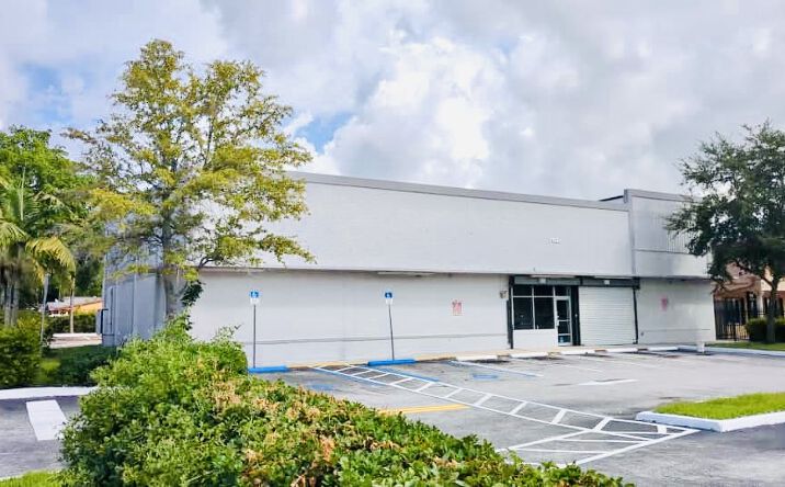 Pictures of Retail property located at 16525 NW 27th Ave, Miami Gardens, FL 33054 for sales - image #1