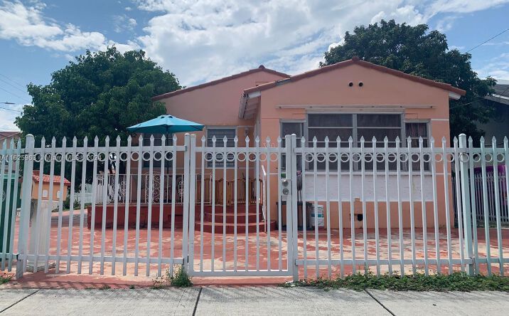 Pictures of Multifamily property located at 300 NW 13th Ave, Miami, FL 33125 for sales - image #1