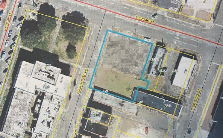 Pictures of Land property located at 202 E Broad St, Elizabethtown, NC 28337 for sales - image #1