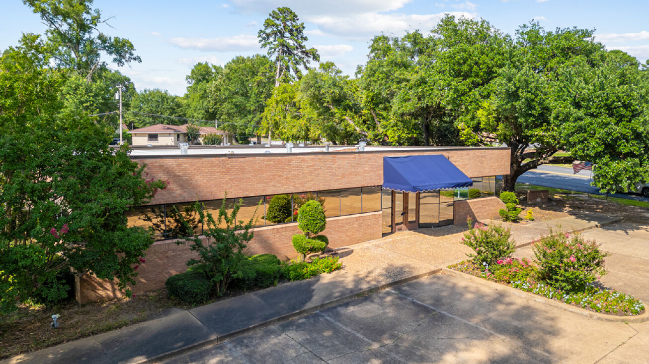 915 Judson Rd, Longview, TX 75601