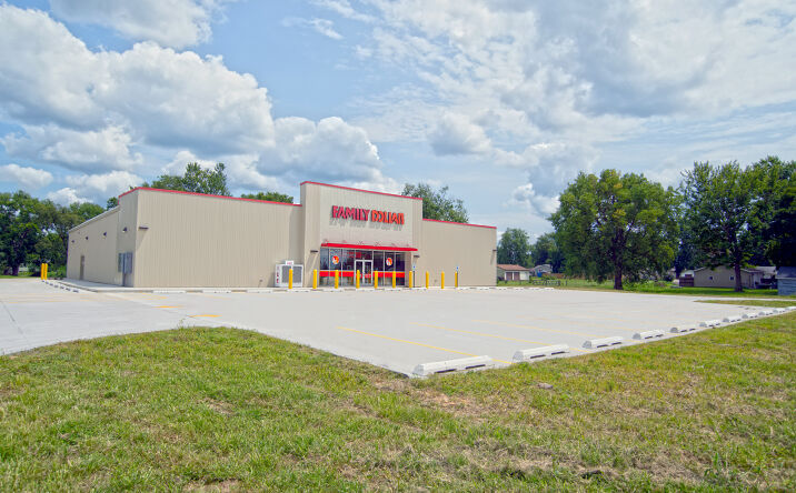Pictures of Retail property located at 410 S Western Ave, Abingdon, IL 61410 for sales - image #1