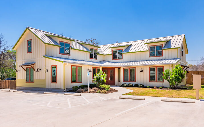 Pictures of Office property located at 618 Comal Ave, New Braunfels, TX 78130 for comps - image #1