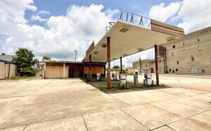 Pictures of Retail property located at 2400 8th St., Meridian, MS 39301 for sales - image #1
