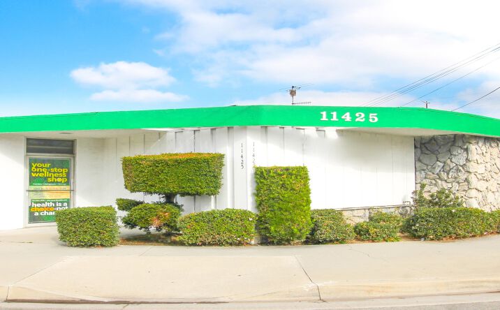 image of property at 11425 PARAMOUNT BLVD Downey CA 90241-4527