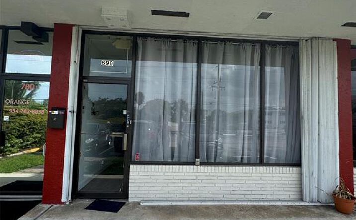 Pictures of Retail property located at 698 E Mcnab Road, Pompano Beach, FL 33060 for sales - image #1