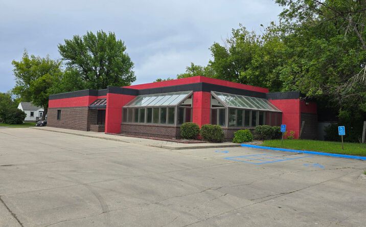 Pictures of Retail property located at 300 3rd Ave NE, East Grand Forks, MN 56721 for sales - image #1