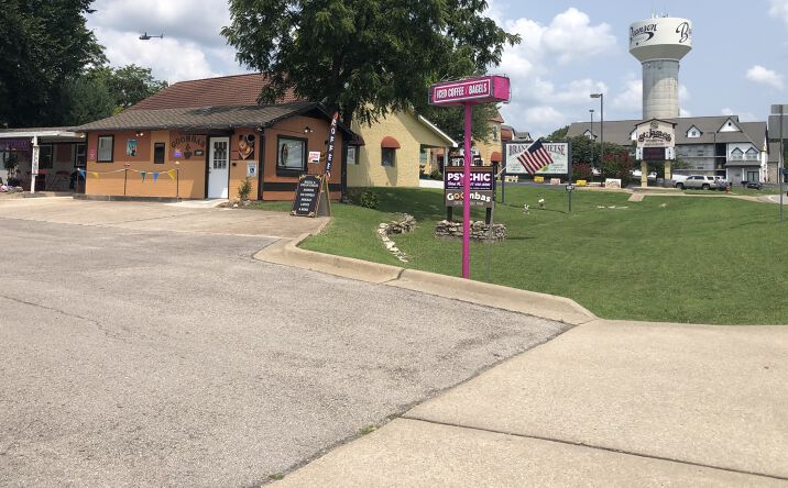 Pictures of Retail property located at 611 Henderson St, Branson, MO 65616, 668 Henderson St, Branson, MO 65616 for sales - image #1