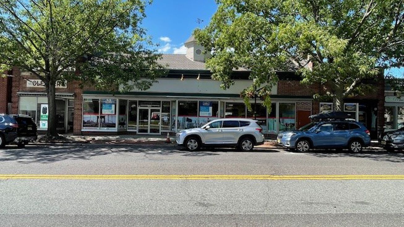 121 W Main St, Moorestown, NJ 08057 | Crexi.com