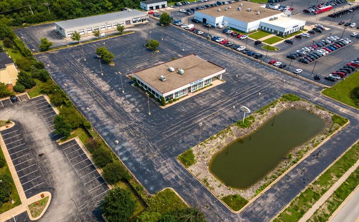Pictures of Retail property located at 1910 Moreland Blvd, Champaign, IL 61822 for sales - image #1