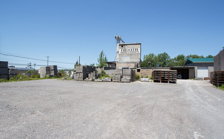 Pictures of Industrial property located at 4129 Hyde Park Blvd, Niagara Falls, NY 14305 for sales - image #1