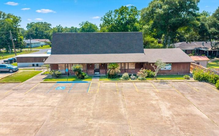 Pictures of Retail property located at 501 N Adams St, Welsh, LA 70591 for sales - image #1