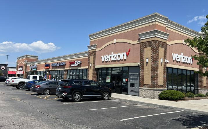 Pictures of Retail property located at 840 N Kinzie Ave, Bradley, IL 60915 for sales - image #1