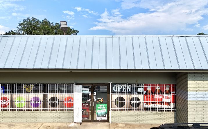 Pictures of Retail property located at 1900 North W Street, Pensacola, FL 32505 for sales - image #1