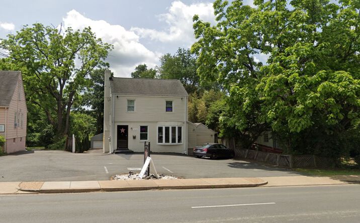 Pictures of Retail property located at 819 W Broad St, Falls Church, VA 22046 for sales - image #1