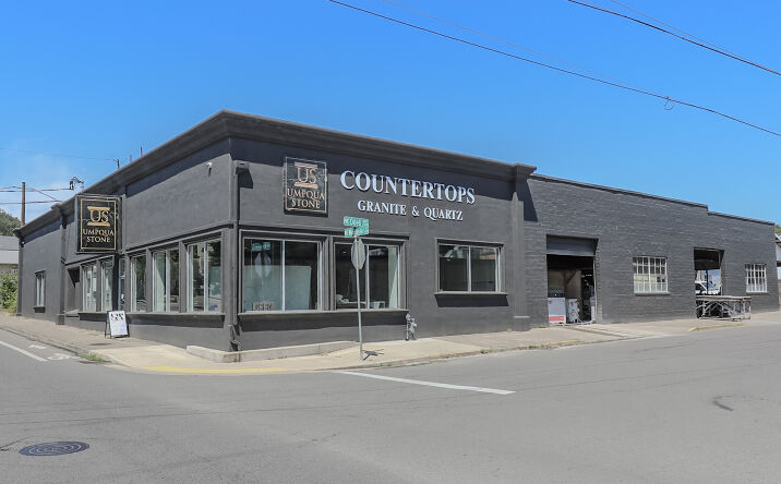 Pictures of Retail property located at 403 NE Winchester St, Roseburg, OR 97470 for sales - image #1