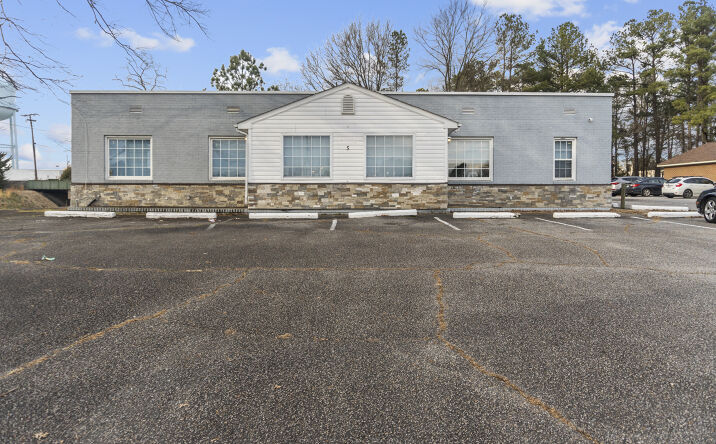 Pictures of Office, Retail property located at 5 Holly Hill Dr, Petersburg, VA 23805 for sales - image #1