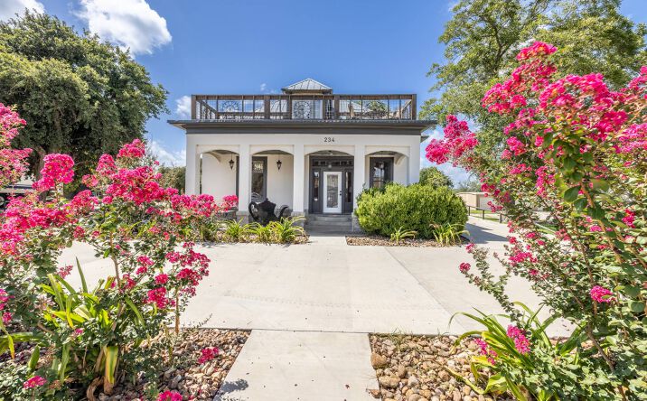Pictures of Office property located at 234 E. Main St., Yorktown, TX 78164 for sales - image #1