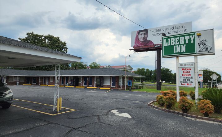 Pictures of Hospitality, Land, Mixed Use, Self Storage, Senior Living property located at 414 S Irby Street, Florence, SC 29501 for sales - image #1