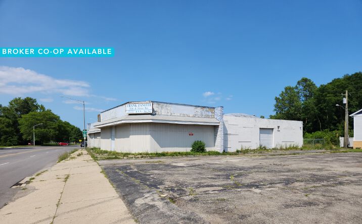 Pictures of Retail, Industrial, Special Purpose property located at 555 S Genesee St, Waukegan, IL 60085 for comps - image #1