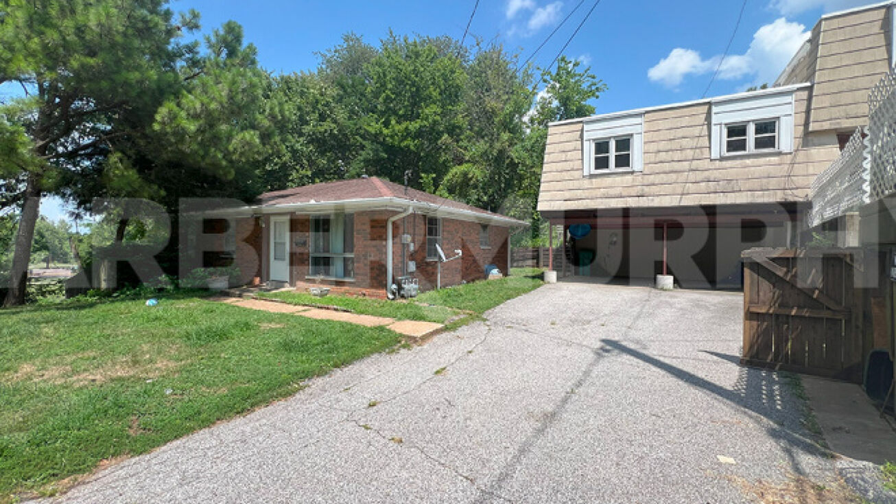 Pictures of Multifamily property located at 505 W Cleveland Ave, Belleville, IL 62221 for sales - image #1