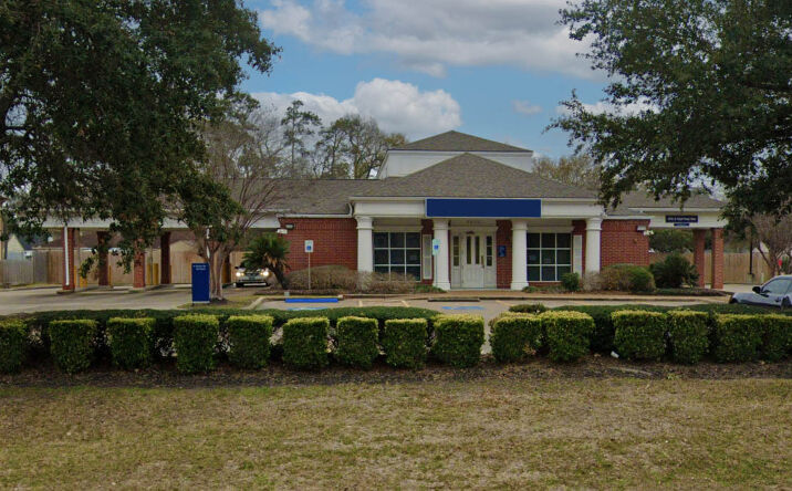 Pictures of Retail property located at 2635 I-10 E, Beaumont, TX 77702 for sales - image #1