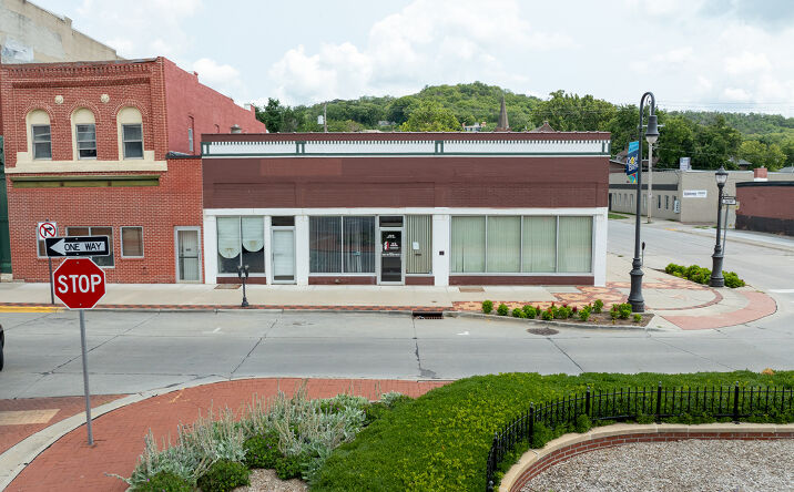 Pictures of Retail property located at 533 S Main St, Council Bluffs, IA 51503 for sales - image #1