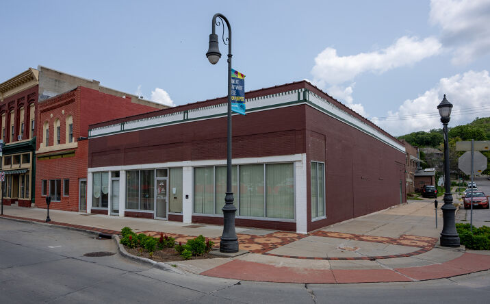 Pictures of Retail property located at 533 S Main Street, Council Bluffs, IA 51503 for sales - image #1