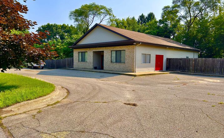 Pictures of Retail property located at 3620 Duck Lake Rd N, Highland Charter Township, MI 48356 for sales - image #1
