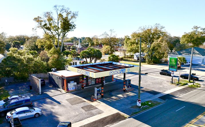 Pictures of Retail property located at 2015 N 9th Ave, Pensacola, FL 32503 for sales - image #1
