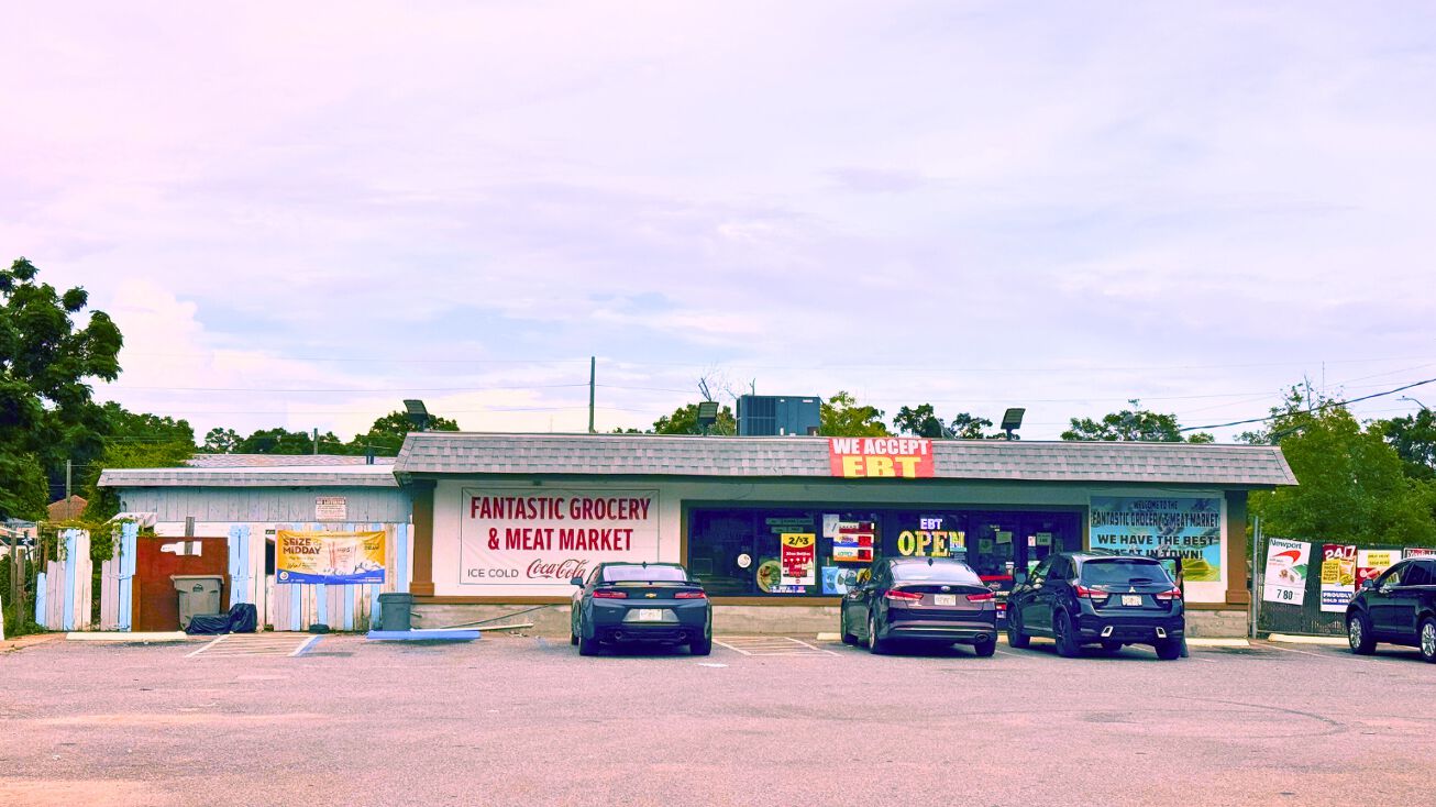 Pictures of Industrial, Mixed Use, Retail, Self Storage property located at 2500 N E St, Pensacola, FL 32501 for sales - image #1
