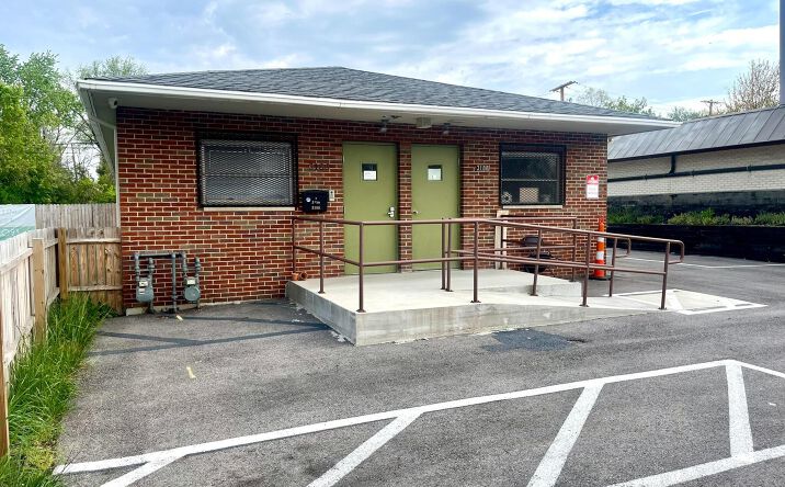 Pictures of Mixed Use property located at 3186 E Livingston Avenue, Columbus, OH 43227 for comps - image #1