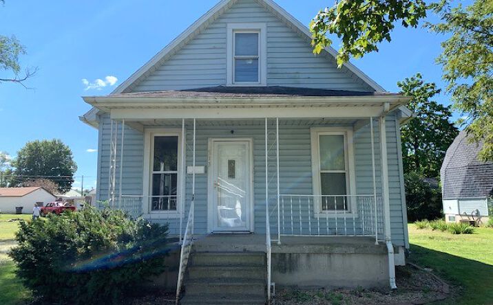 Pictures of Multifamily property located at 909 N 21st St, Mattoon, IL 61938 for sales - image #1