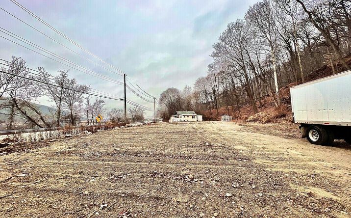 Pictures of Mixed Use, Multifamily property located at 56 Roa Hook Rd, Cortlandt, NY 10567 for sales - image #1