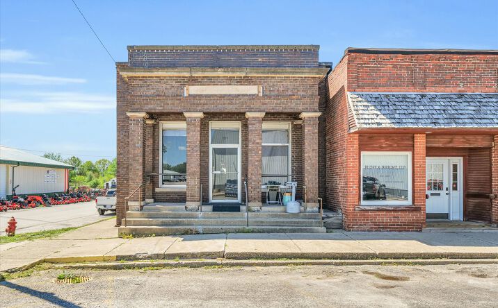 Pictures of Retail property located at 121 S East St., Ogden, IL 61859 for sales - image #1