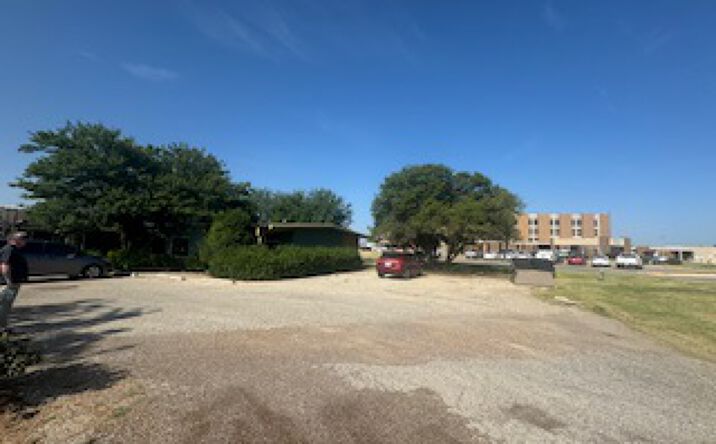 Pictures of Retail property located at 2503 Dimmitt, Plainview, TX 79072 for sales - image #1