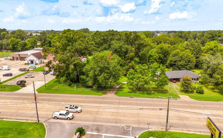 Pictures of Land property located at 1925 S Burnside Ave, Gonzales, LA 70737 for sales - image #1