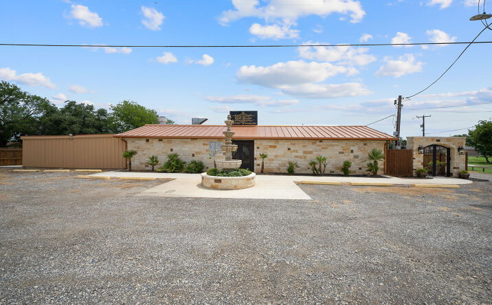 Pictures of Retail property located at 19588 K St, Somerset, TX 78069 for sales - image #1