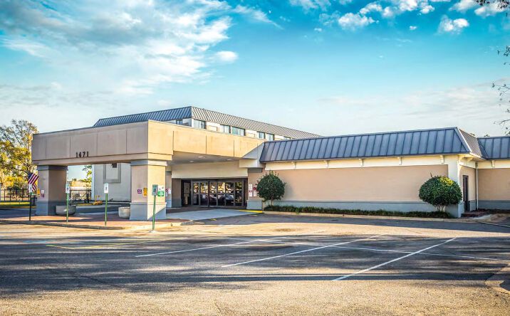 Pictures of Multifamily, Hospitality, Mixed Use, Senior Living property located at 1471 E Brooks Rd, Memphis, TN 38116 for sales - image #1