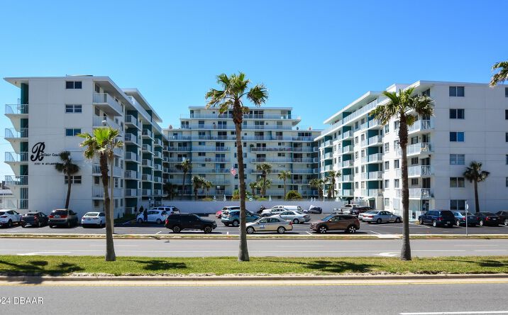 Pictures of Office property located at 2727 N Atlantic Avenue, Daytona Beach, FL 32118 for sales - image #1