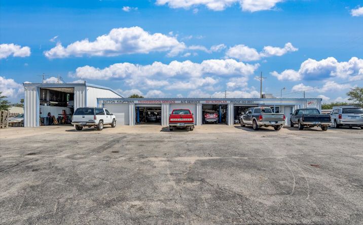 Pictures of Retail property located at 501 N Poplar St, South Hutchinson, KS 67505 for sales - image #1