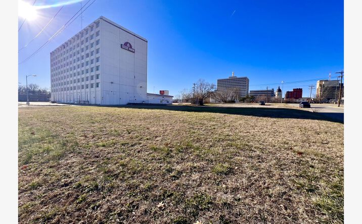 Pictures of Multifamily property located at 914 SE Madison St, Topeka, KS 66607 for sales - image #1