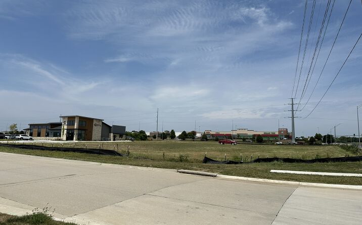 Pictures of Land property located at 40th & Crescent Dr., Lincoln, NE 68516 for sales - image #1