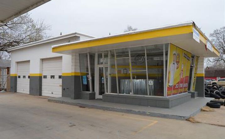 Pictures of Retail property located at 611 W Harry St, Wichita, KS 67213 for sales - image #1